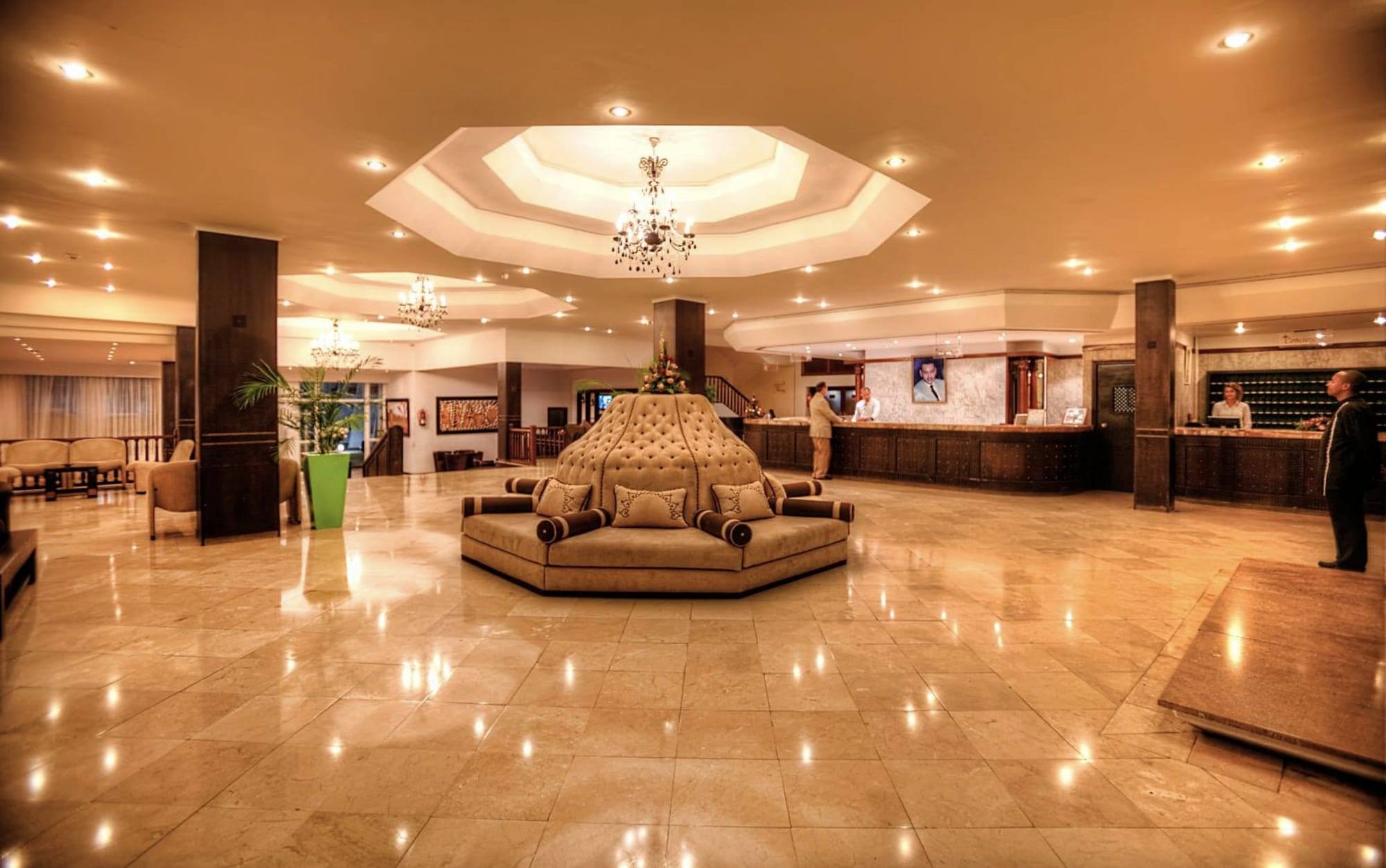 Le hall de l’hôtel